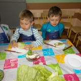 dzieci-samodzielnie-przygotowuj-kanapki