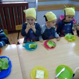 dzieci-przygotowuj-kanapki