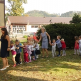 zabawa-z-okazji-dnia-przedszkolaka-w-ogrodzie