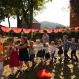 zabawa-z-okazji-dnia-przedszkolaka-w-ogrodzie