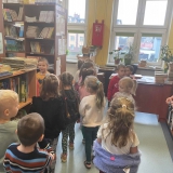 odwiedziny-w-szkolnej-bibliotece-mickiewicza